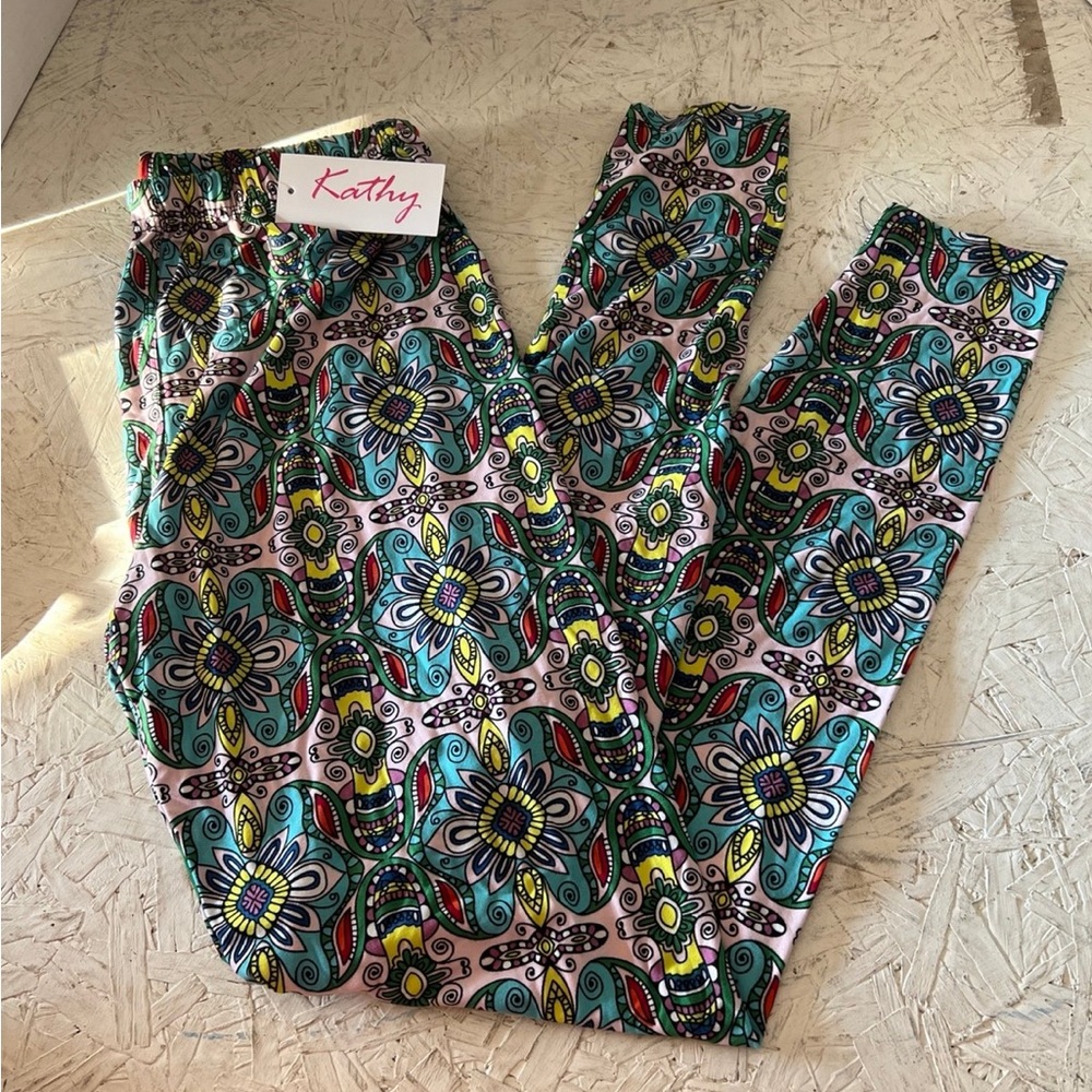 Plus size leggings multi color super soft! By Kathy